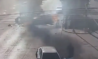 Corre envuelto en llamas tras carambola de al menos 7 autos (+Video)